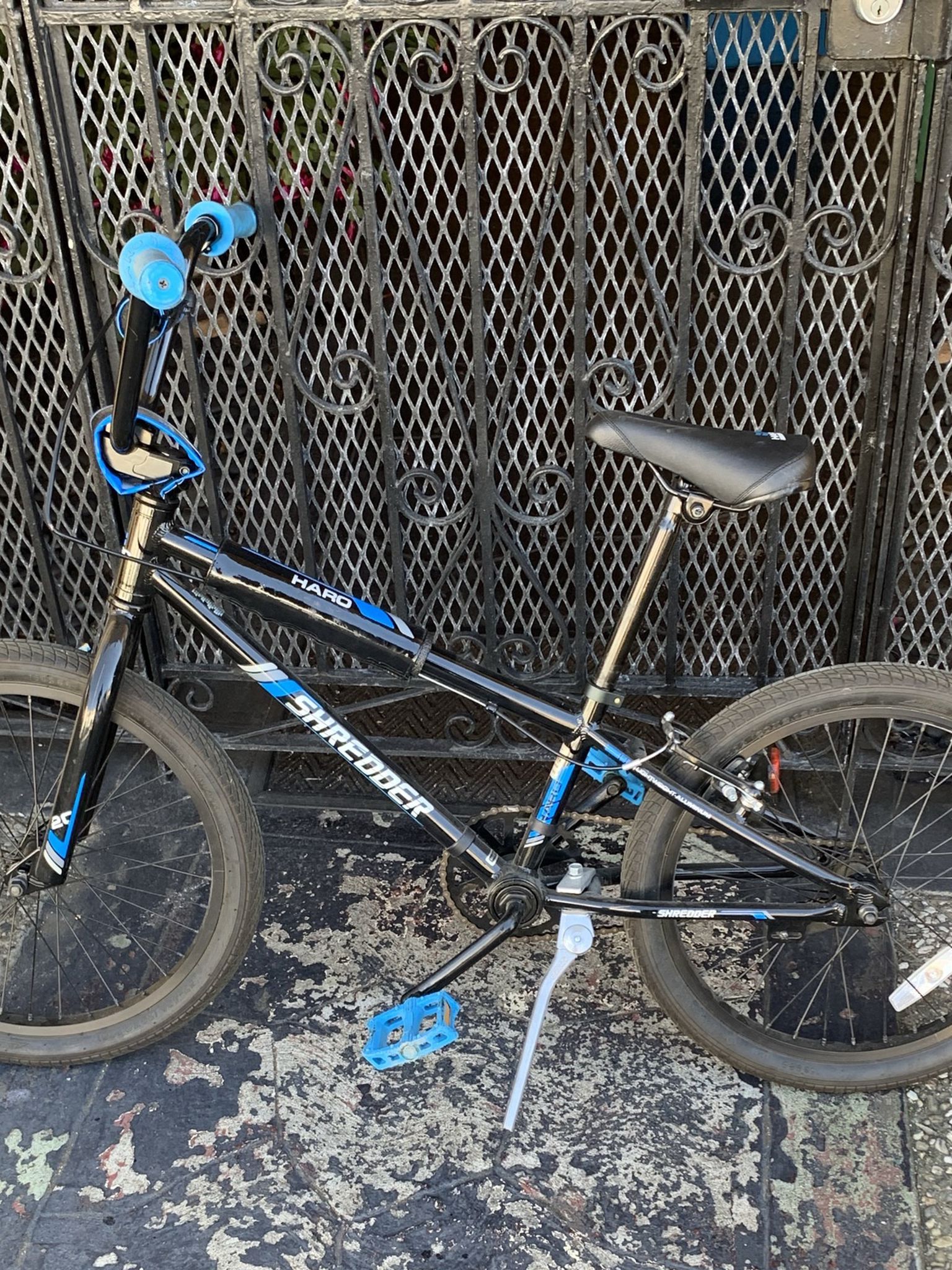 Kids Haro 16” Bicycle, Black/blue