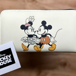 NWT Disney Mickey And Minnie Wallet / Wristlet