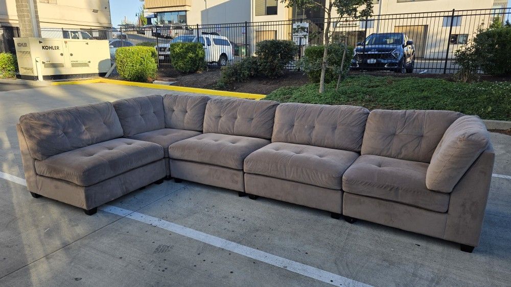 5pc Modular Sectional Sofa - Good Condition - Delivery Available