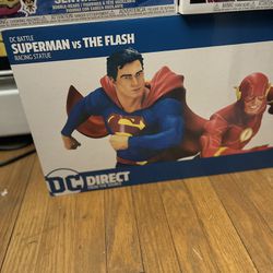 Superman Vs Flash Statue 