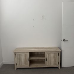 Light Wood TV Stand / Media Console – Excellent Condition