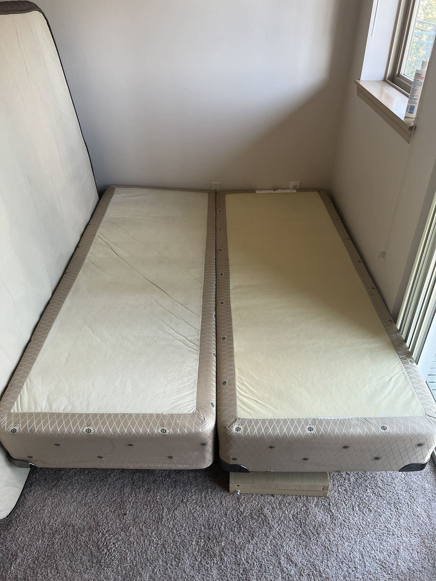 Queen Split Box Spring & Frame for Sale in Seattle, WA OfferUp