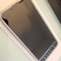 Unlocked Like New iPhone 15 Pro Man 1TB