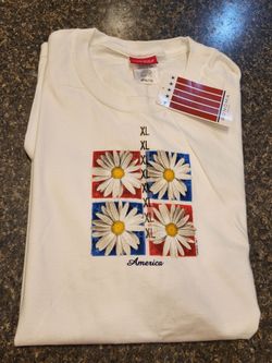 Women XL Sonoma Lifestyle AMERICA red/white/blue daisies white tee NEW with tags Lot 236