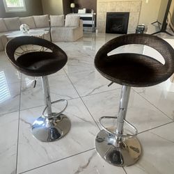 2 Bar Stools 