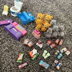 Calico Critters / Mini Brands 