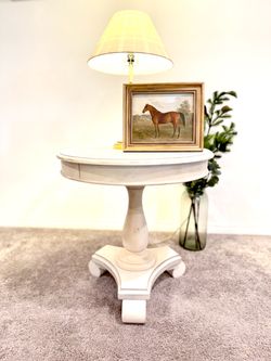 Off-white Round Pedestal Table
