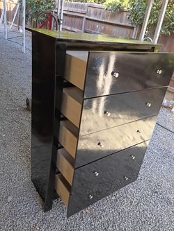 DRESSER