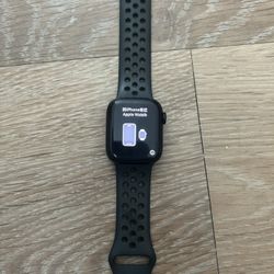 Apple Watch Series 7 Nike