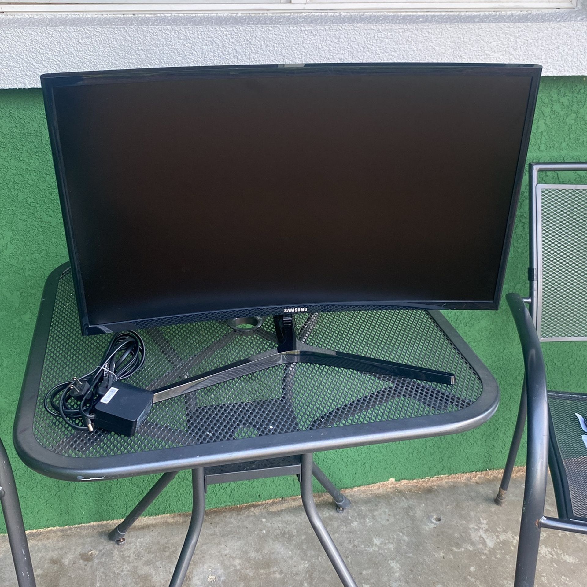 Curved Samsung Monitor 27” 60 Fps 1080p