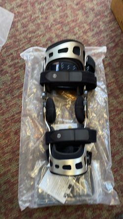 Knee brace