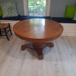Round Kithen Table And 2 Leaves (Extends To 70")