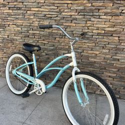 Electra Cruiser 1 Step Thru Aluminum Frame 26 inch Beach Cruiser w/ Basket 