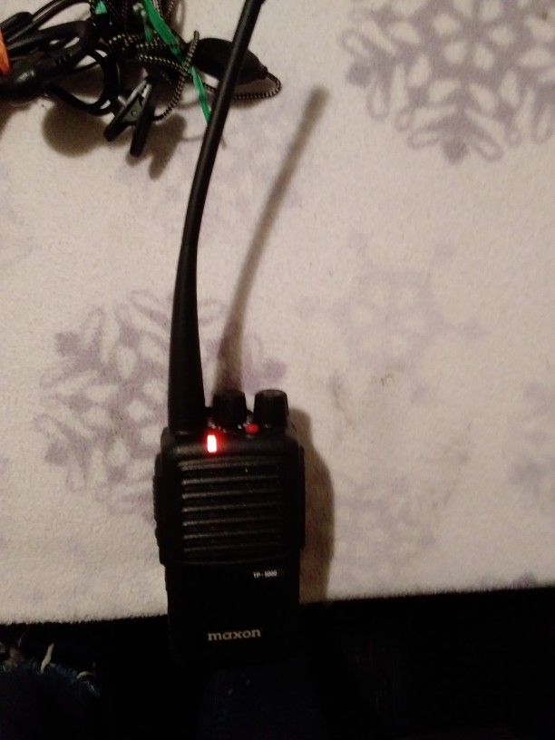 Maxon Tp-5000 Uhf Fm Trainsceiver