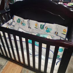Beautiful Crib, Portable Crib, Changing Table All Shoes Included