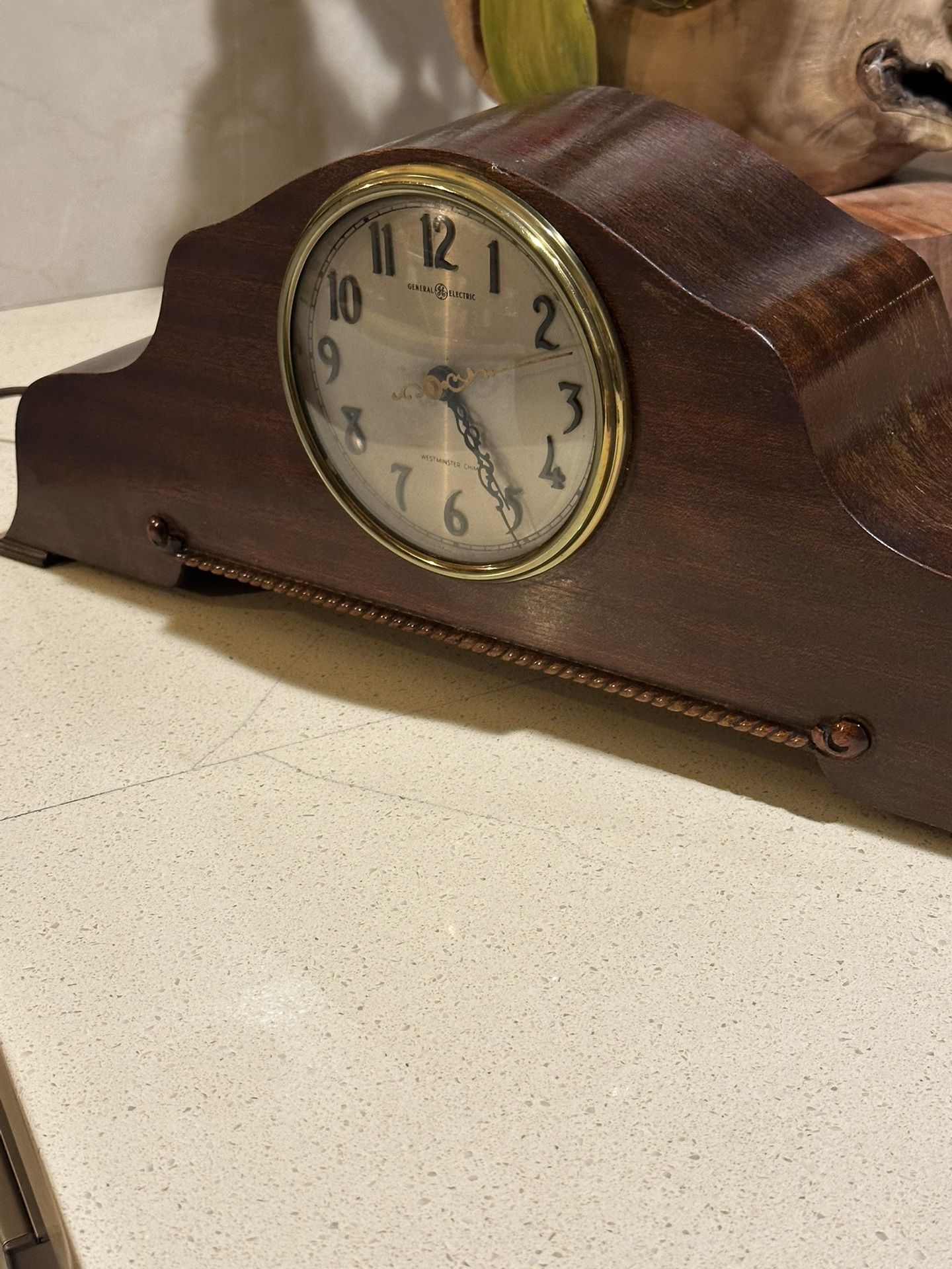 ANTIQUE MANTLE CLOCK