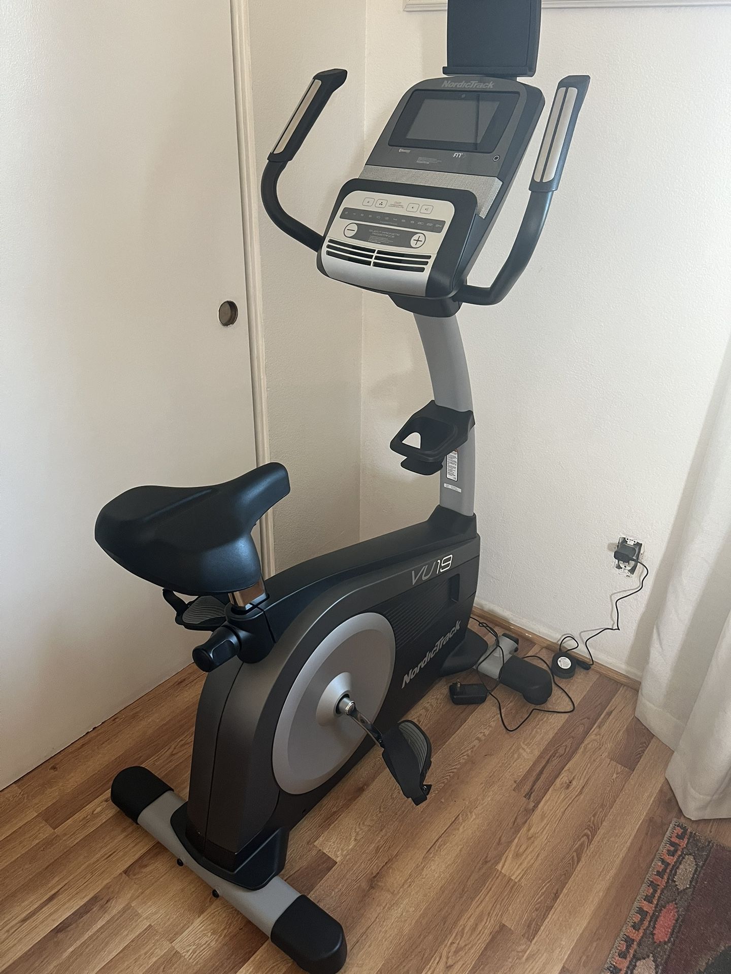 NordicTrack VU19 Upright Exercise Bike