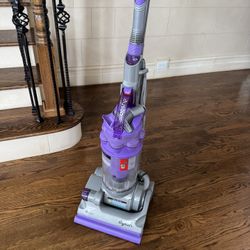 Dyson Vacuum 