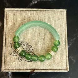 jade bracelet