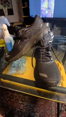 Brooks Women's Ghost 12 Size 10.5B Black