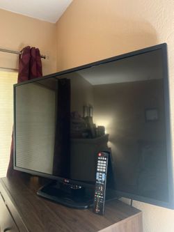 42inch LG Smart TV w/ remote