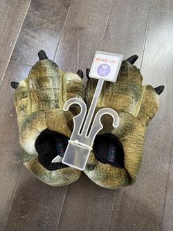 NWT! Stride Rite Kids boys Dinosaur Claw Slippers - Green and Black size: Toddler 9/10