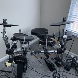 Alesis electric Electric drums Set & Roland Monitor 