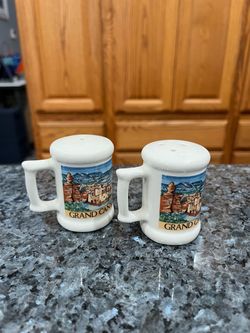 Vintage Mugs Souvenir Grand Canyon Salt & Pepper Shaker Set.  Made of Ceramic.  With plastic stoppers .  Size 2 1/2 inches tall. Preowned never used. 