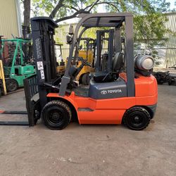 Toyota 5000lb Forklift 