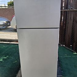 HOTPOINT Refrigerator 