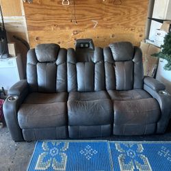 Electric Reclining Sectional With USB And Charging Ports 