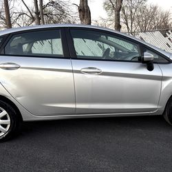FORD  FIESTA  2017 BIEN  ECONOMICO   EN  GASOLINA