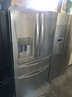 Whirlpool 36in. Stainless steel 4-door refrigerator working perfectly with 4 months warranty