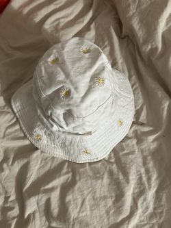 White Daisy Bucket Hat