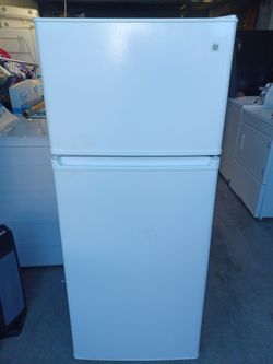 11CU FT GE REFRIGERATOR 