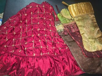 Christmas Tree Skirt and Stockings Set