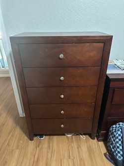Chest of drawers