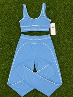 Women’s Alo Yoga Set (Top + Leggings)