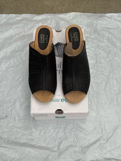 New Croft & Barrow Ortholite Eco Women’s Black Wedge Perforated Slip-On Sandals. Size 8