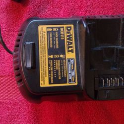 Dewalt  DCB119 Vehicle Charger