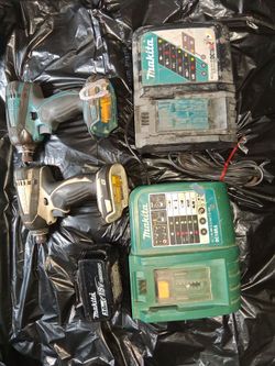 2 makita Impact drivers 1 3.0ah battery 1 fast charger