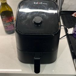 INSTANT VORTEX MINI AIR FRYER