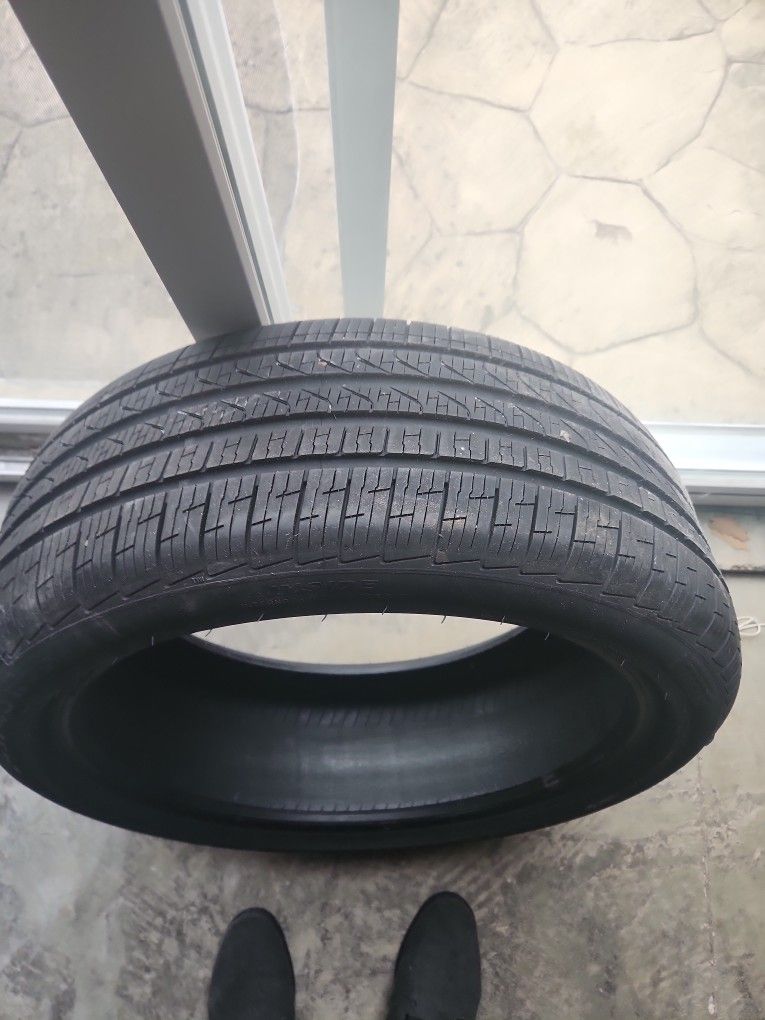 4 -19 Inch Pirelli Run Flat Tires Used Mercedes Benz