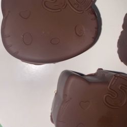 Dubai cups & dubai chocolate hello kitty bars🍓