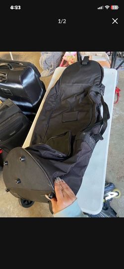 LOW PRICE MOVING- $300 RETAIL GOLF BAG ON WHEELS TRAVEL