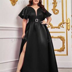 Beautiful black dress ‘ Size 4XL