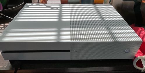 Microsoft Xbox One S Console White- Great condition