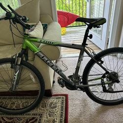 2 Trek Bikes 3700 18" 46 for men. Includes a bicycle car rack and a mini pump.