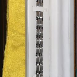 NIB SILVER BRACELET NEVER WORN