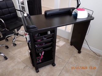 Nail Table Station